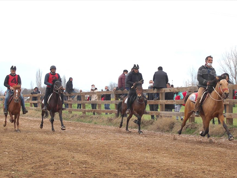 Ödemiş'te Şehitleri Anma Etkinliği Kapsamında Rahvan At Yarışları Düzenlendi