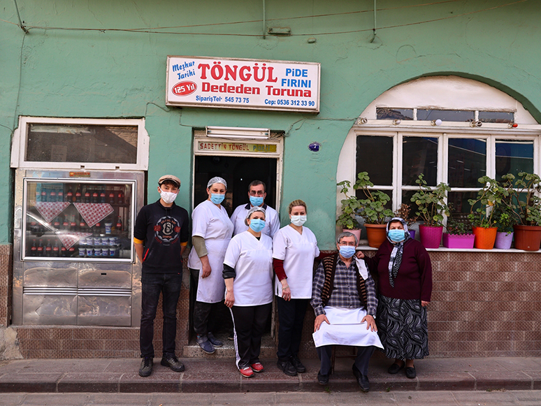 İzmir Ödemiş'teki Asırlık Fırının Tescilli Pidesi Damak Çatlatıyor