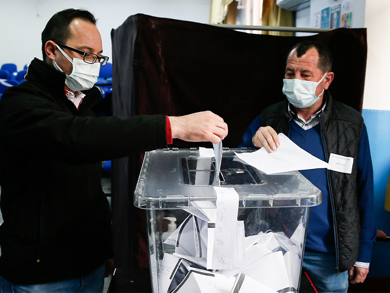İzmir'deki Bulgaristan Vatandaşları Milletvekilliği Seçimi İçin Oy Kullandı