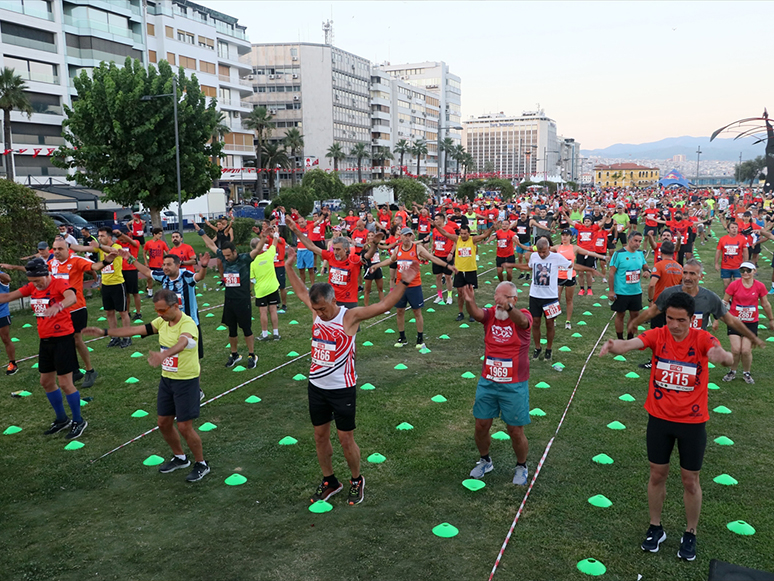 9 Eylül Uluslararası İzmir Yarı Maratonu Koşuldu