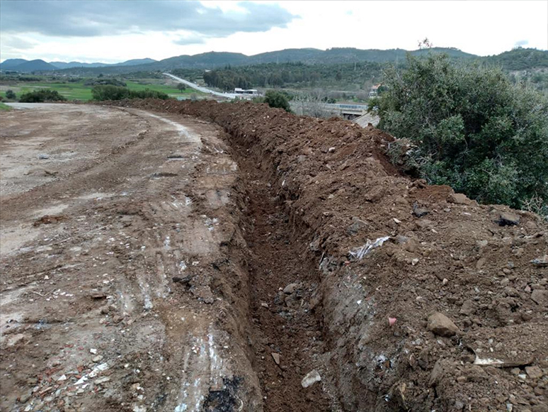 İzmir Menderes'te Dere Yatağına Dökülen Molozlar Kaldırıldı