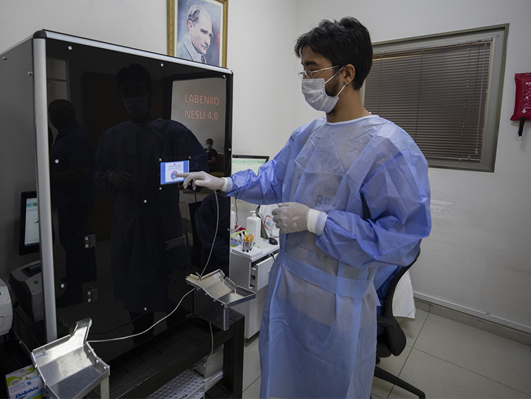 Kan Alma Biriminde Görev Yapan Robot Nesli Hastanedeki Teması Azaltıyor