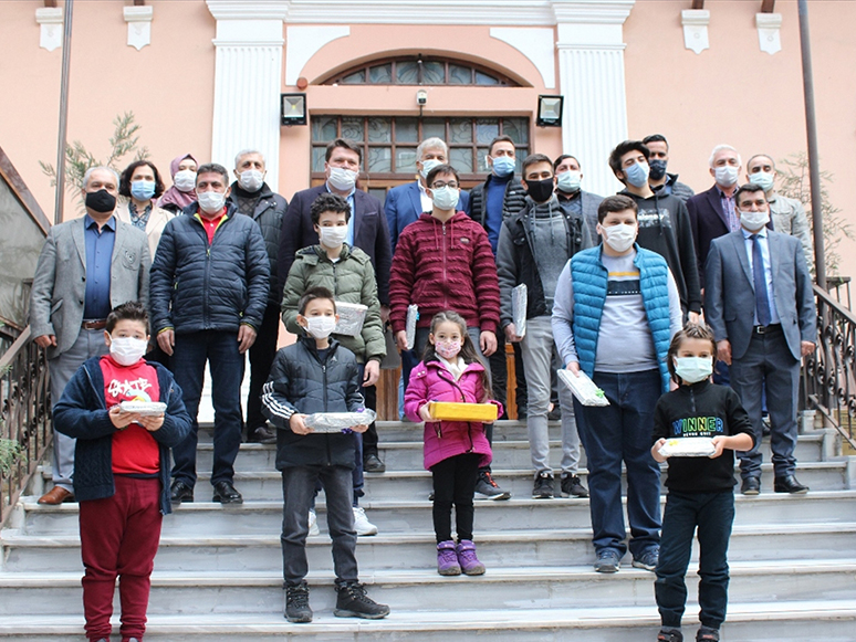 Ödemiş'te Satranç Turnuvasında Dereceye Girenlere Ödülleri Verildi