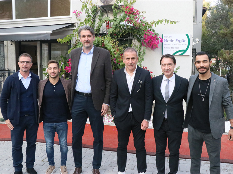 Trabzonspor Teknik Direktörü Avcı, İzmir'de Spor Hekimliği Kliniğinin Açılışına Katıldı