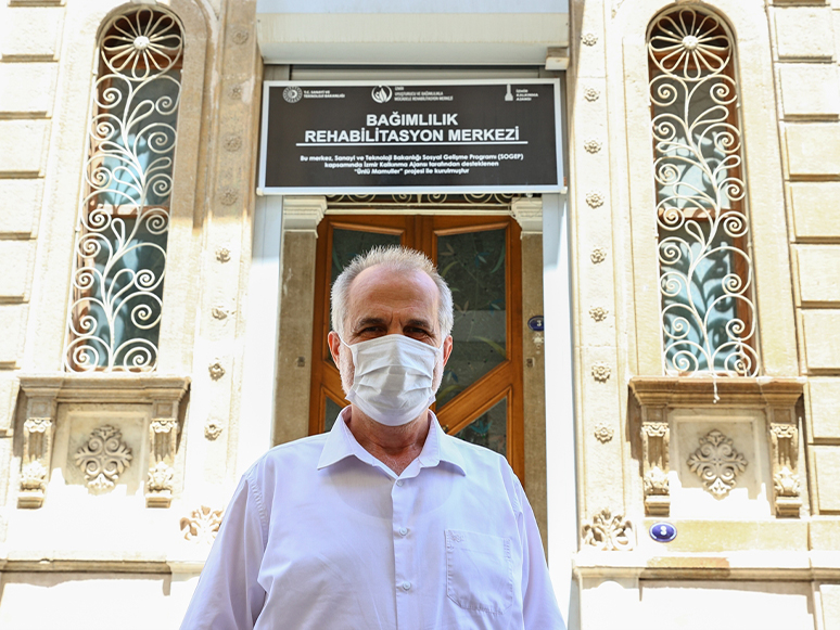 İzmir'de Madde Bağımlıları Terapi ve İstihdam Projesiyle Hayata Tutunuyor