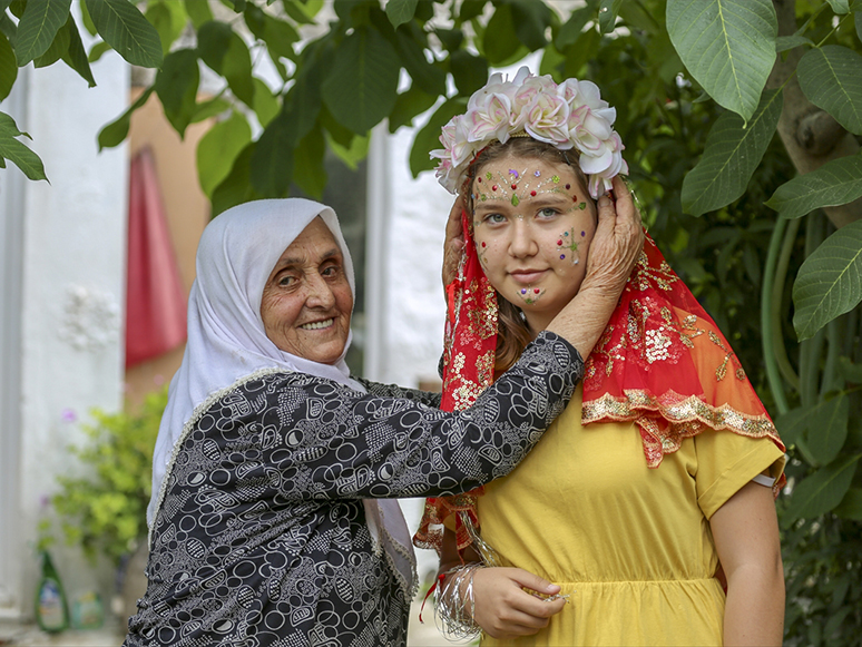 Yüz Yazma Geleneğinin Karaburun'daki Son Temsilcisi Eski Düğünleri Özlüyor