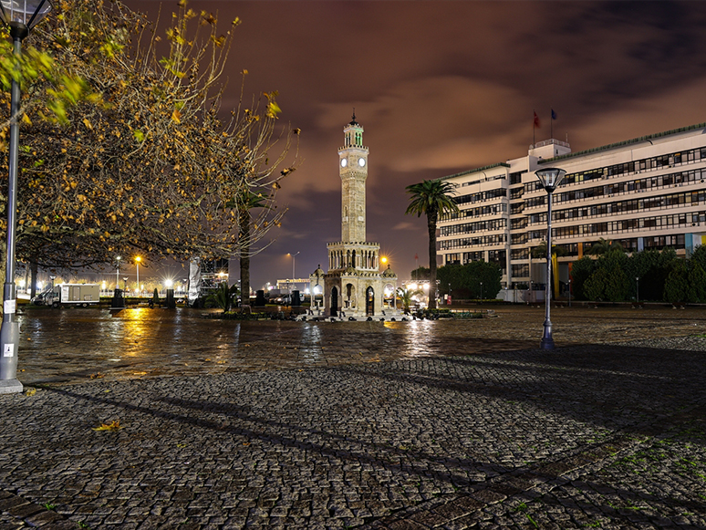 İzmir'in Sokakları Yılbaşı Kısıtlamasında Boş Kaldı