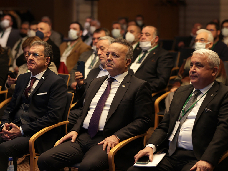 İzmir’de Düzenlenen Çalıştayda İklim Değişikliğinin Zeytinciliğe Etkisi Tartışılıyor