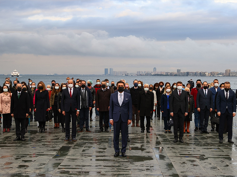 İzmir'de 24 Kasım Öğretmenler Günü Kutlandı
