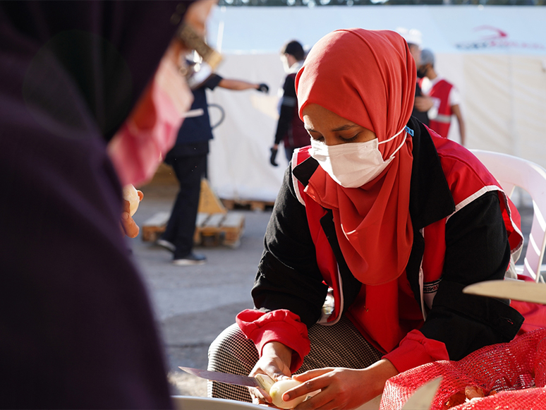 Yabancı Öğrenciler, İzmir Depremi Sonrası Türk Kızılay Gönüllüsü Oldu