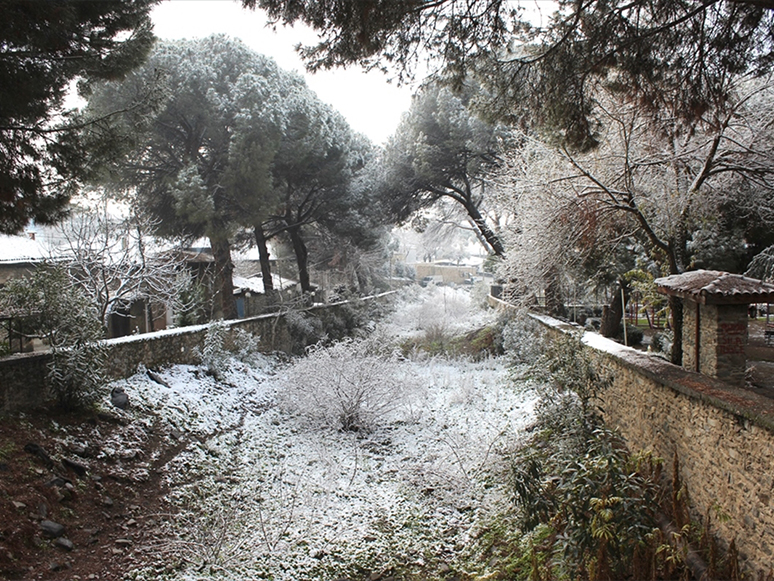 İzmir'in İlçelerinde Kar Yağışı Etkili Oldu