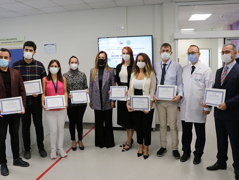 Dokuz Eylül Üniversitesi Hastanesi'nde Doktorlara Ozon Tedavisi Eğitimi Verildi