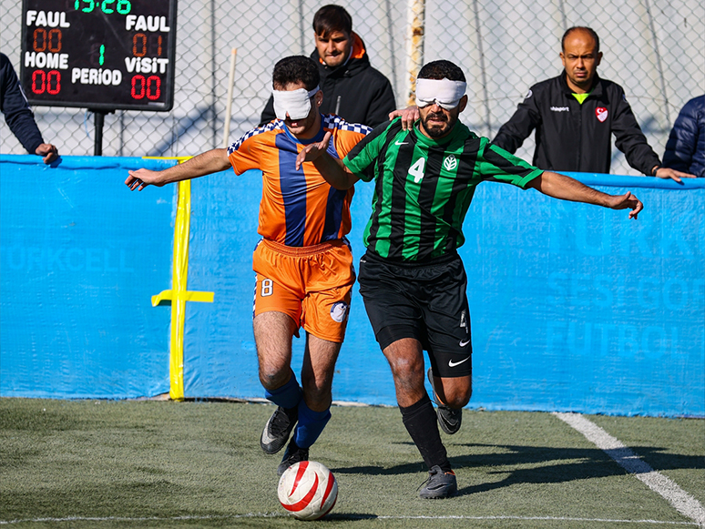 Sesi Görenler Futbol 1. Ligi'nde Şampiyon İzmir Çağdaş Görmeyenler Oldu