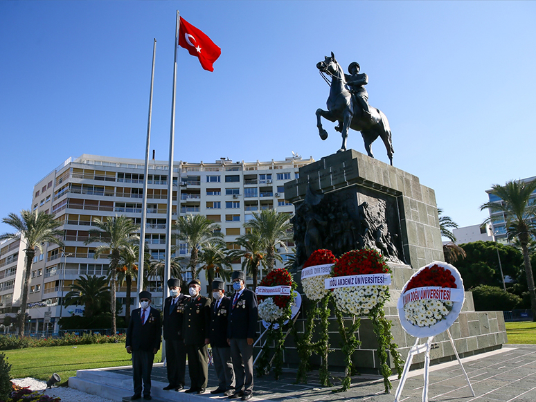 İzmir'de KKTC'nin Kuruluşunun 37. Yıl Dönümü Kutlandı