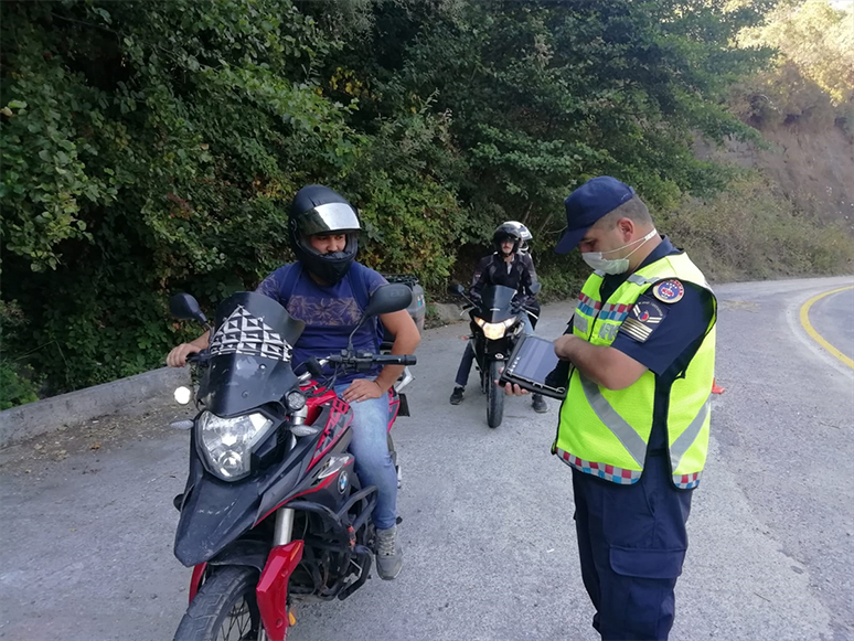 İzmir'in 25 İlçesinde Jandarmadan Trafik Denetimi