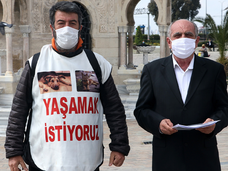 Hayvan Haklarına Dikkat Çekmek İçin Mersin'den İzmir'e Yürüdü