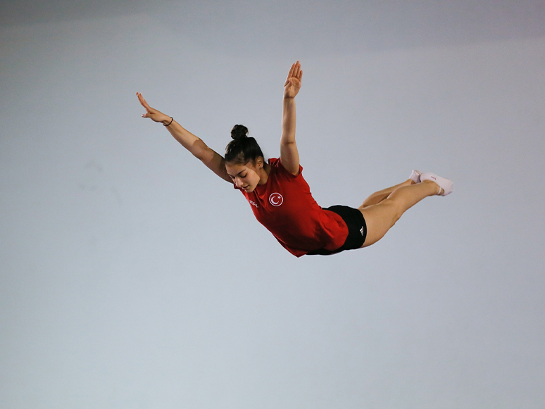 Avrupa Trampolin Cimnastik Şampiyonası'nda Türkiye'ye İlk Madalyayı Kazandıran Sıla'nın Hedefi Olimpiyatlar