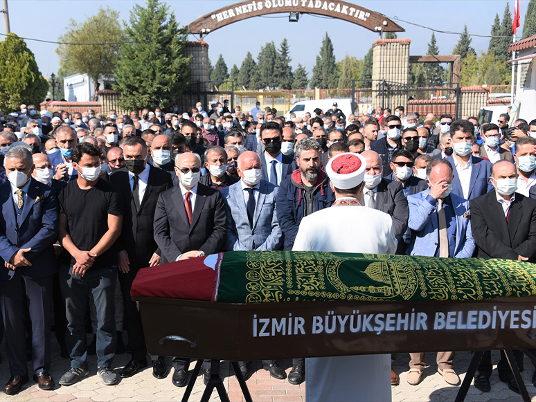 Covid-19'dan Vefat Eden Eski Kemalpaşa Belediye Başkanı Özüdoğru'nun Cenazesi Defnedildi