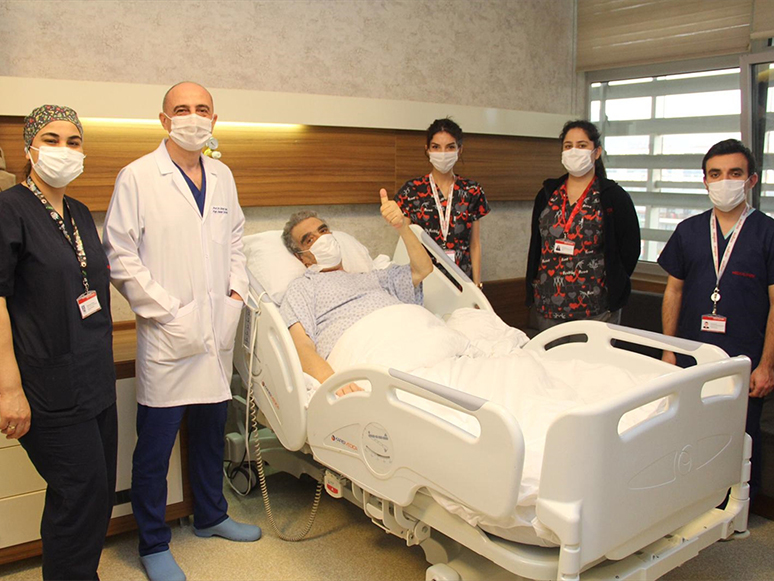 İzmir'de Baypas Ameliyatı Sonrası Covid-19 Teşhisi Konulan Hasta Sağlığına Kavuştu