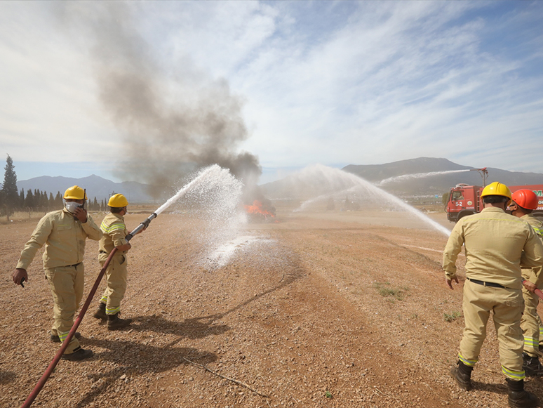 İzmir Orman Bölge Müdürlüğü Ekiplerinden Yangın Tatbikatı