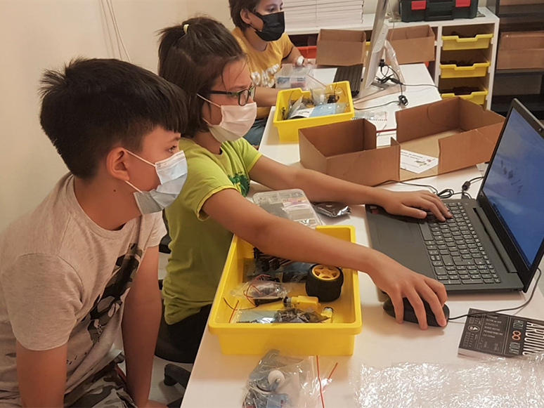 Bucalı Gençler Yaz Tatilinde Robotik Kodlama Öğreniyor