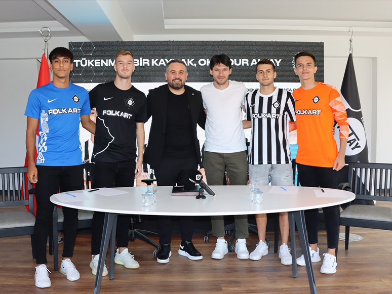 Altay, 4 Futbolcusuyla Profesyonel Sözleşme İmzaladı