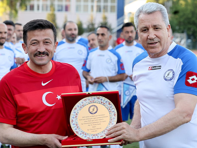 TBMM Parlamenterler Futbol Takımı, Ege Üniversitesi Masterler ile Karşılaştı