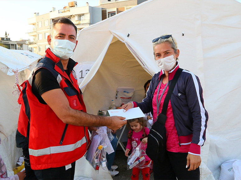 İzmir'de Depremzedelere Mektuplu Covid-19 Uyarısı