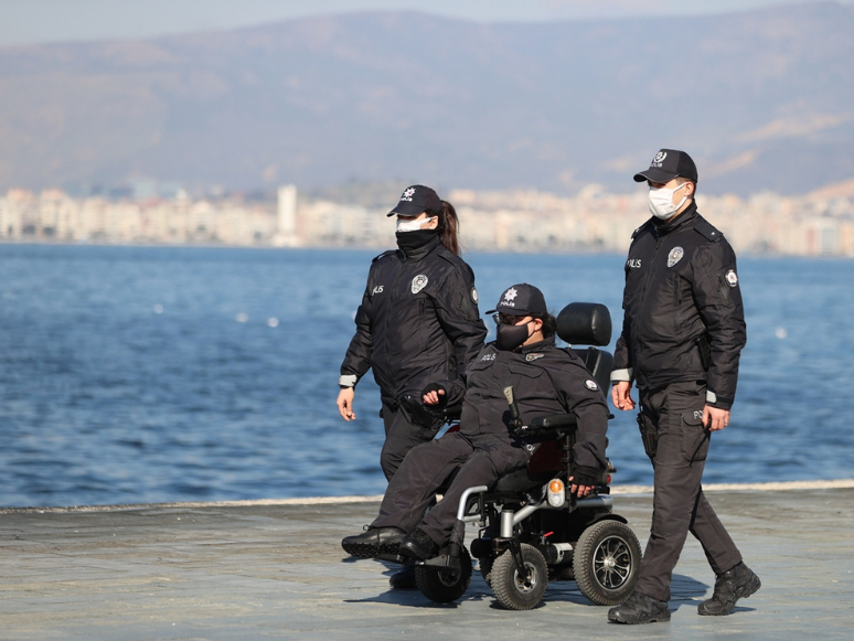 Engelli Genç, Polislik Özlemini Her Gün Gittiği Karakolda Gideriyor