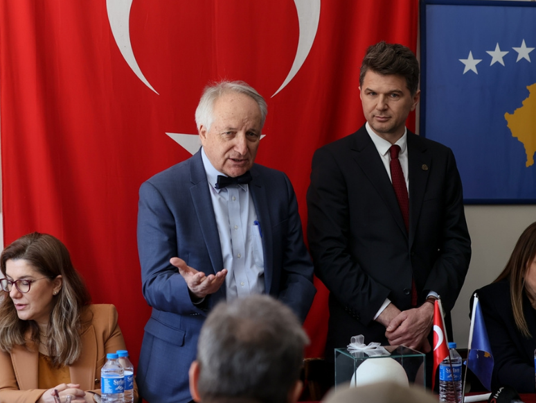 Kosova Sağlık Bakanı Rifat Latifi, İzmir'de Kosovalılarla Buluştu