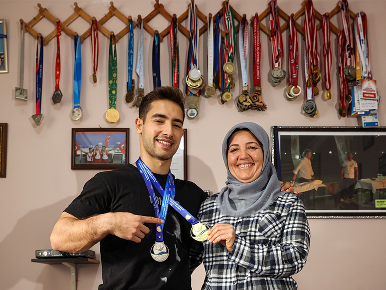 Dünya Şampiyonu Milli Cimnastikçi İbrahim Çolak'ın En Büyük Destekçisi Ailesi
