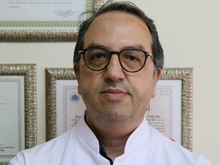 Koronavirüs Bilim Kurulu Üyesi Prof. Dr. Şener Vatandaşları Aşı Olmaya Çağırdı