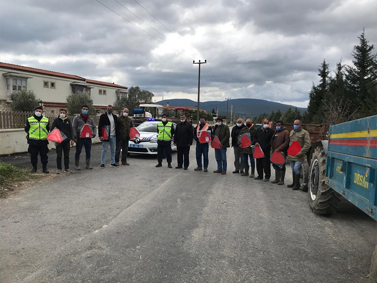 Urla'da Çiftçilere Traktör Eğitimi Verildi