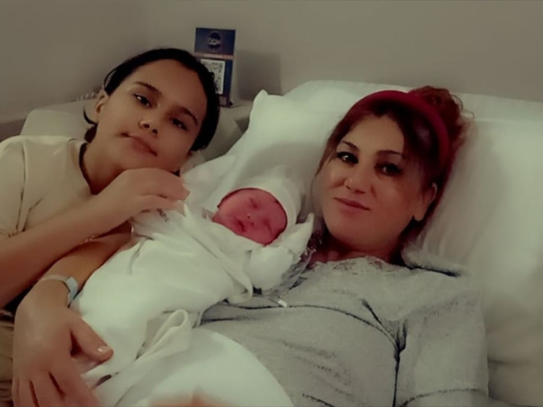 İzmir'de Hamile Kadını, Polis Hastaneye Yetiştirdi
