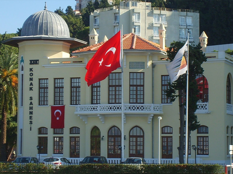 İzmir Devlet Tiyatrosu Perdelerini İki Bekar Oyunuyla Açacak