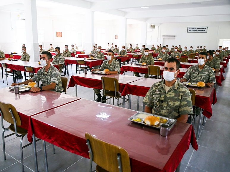 Mehmetçik Eğitimlere Covid-19 Önlemleriyle Devam Ediyor