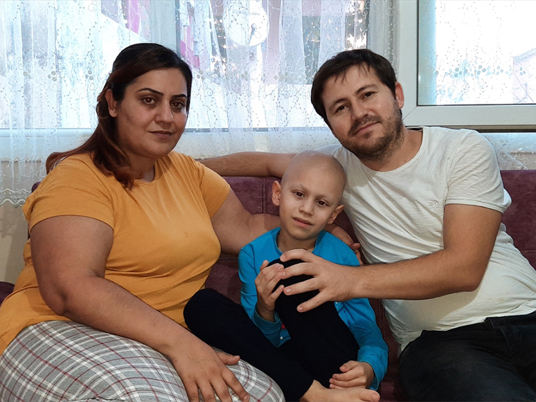 İzmirli 8 Yaşındaki Lösemi Hastası Çocuk İlik Nakli Bekliyor