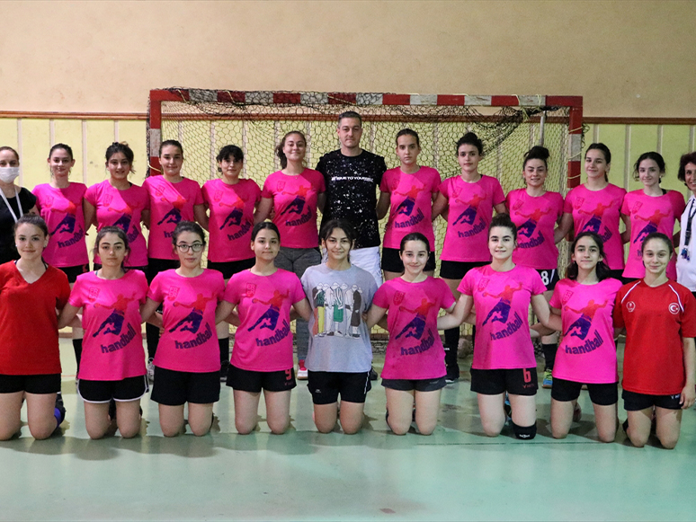 Kız Çocuklarının Spor Yapması İçin Kurulan Hentbol Takımı, 1. Lig'e Çıkmak İçin Mücadele Edecek