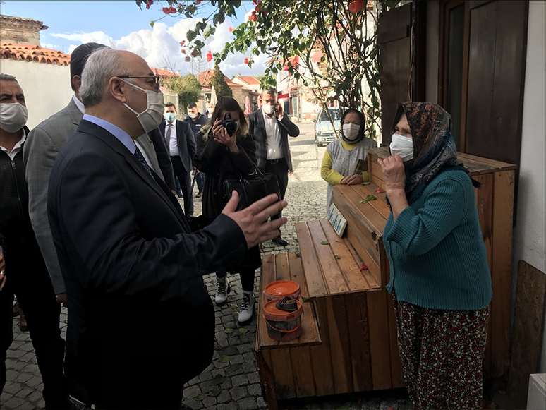 Tsunaminin Yaşandığı Seferihisar'da 370 Balıkçıya Ağ Dağıtıldı