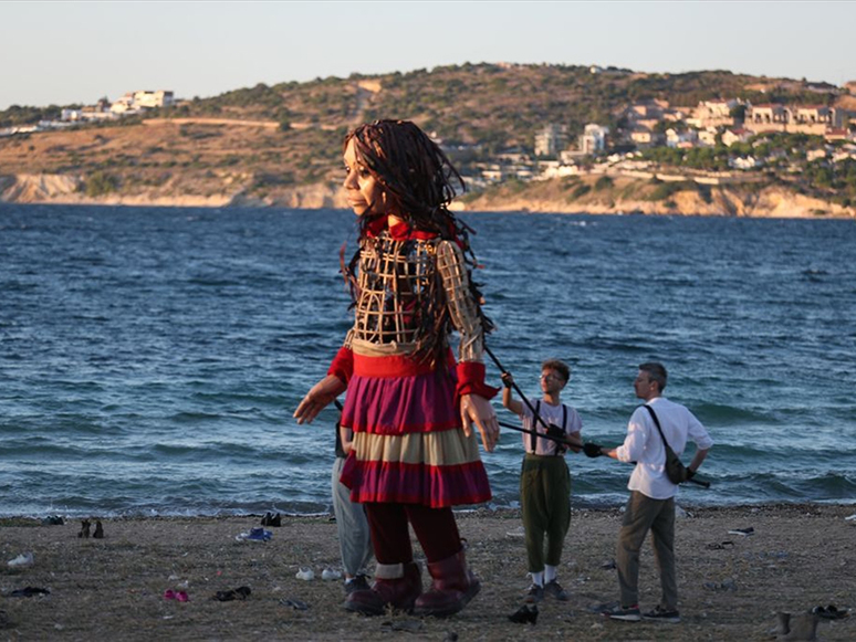 Mülteci Çocukların Simgesi Kukla Küçük Amal Türkiye Turunu Çeşme'de Tamamladı