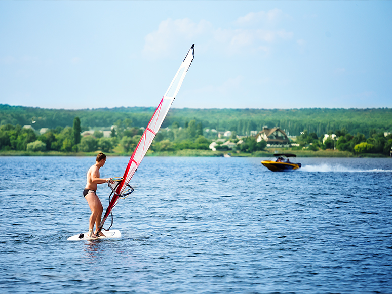 Rüzgar Sörfünde İzmir'deki Funboard Slalom Ligi 2. Ayak Yarışları Tamamlandı