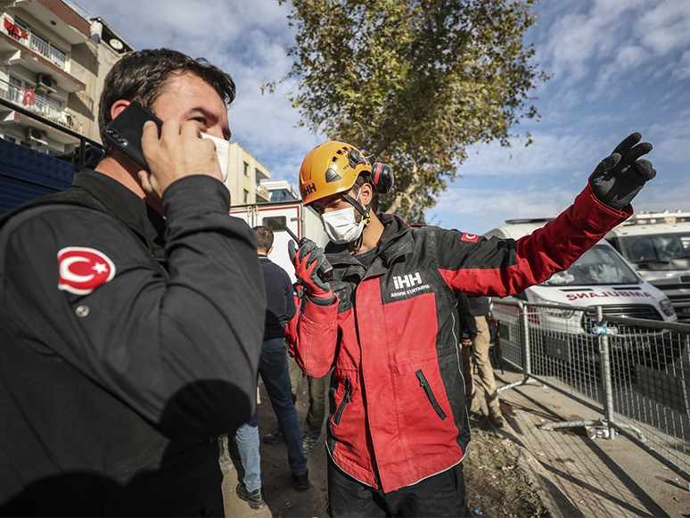 Yabancı Uyruklu Arama Kurtarma Gönüllüleri, Vefa Borçlarını Ödemek İçin Özveriyle Çalışıyor