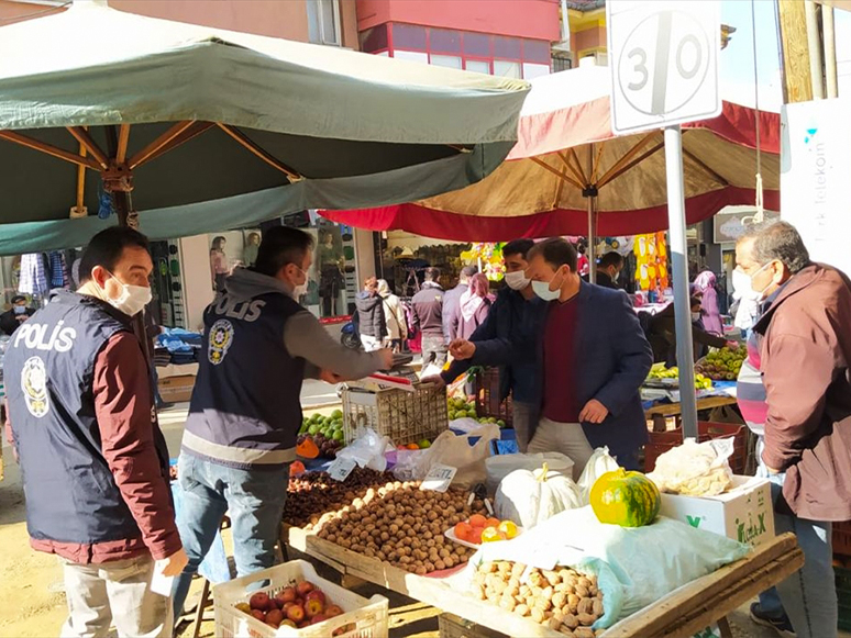 Tire Salı Pazarı'nda Covid-19 Tedbirleri Denetimi