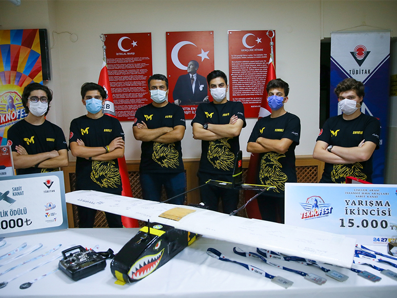 Ödüllü Liseliler Türkiye'nin İHA Gücünü İleriye Taşımak İstiyor