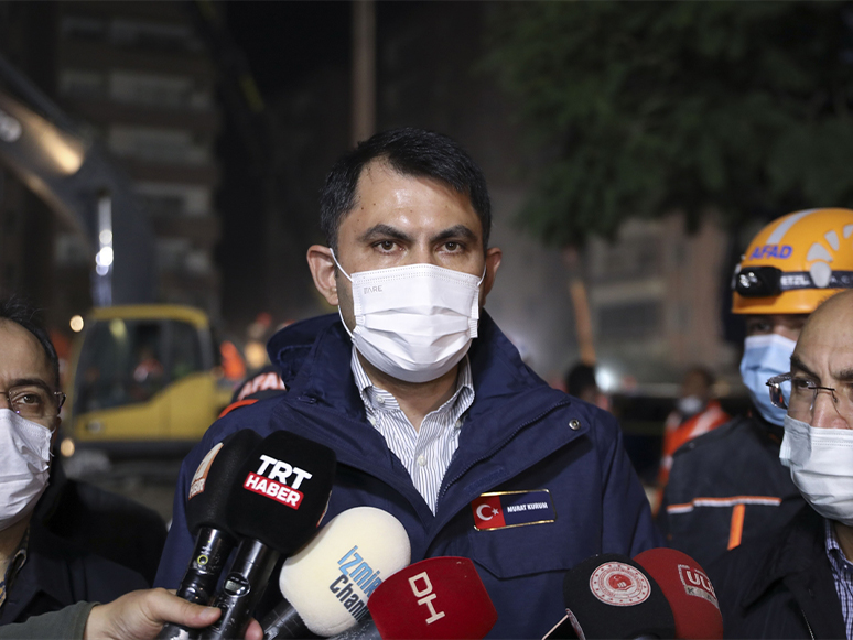 İzmir'deki Arama Kurtarma Çalışmalarının Bu Gece Bitirilmesi Planlanıyor