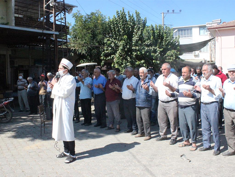 İzmir'de Vatandaşlar Yağmur Duası Yaptı