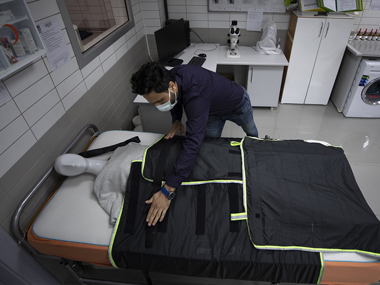 İzmir'de Bir Ar-Ge Merkezi, Acil Durumlarda Hastaların Hızlı Tahliyesini Sağlayan Yatak Kılıfı Üretti