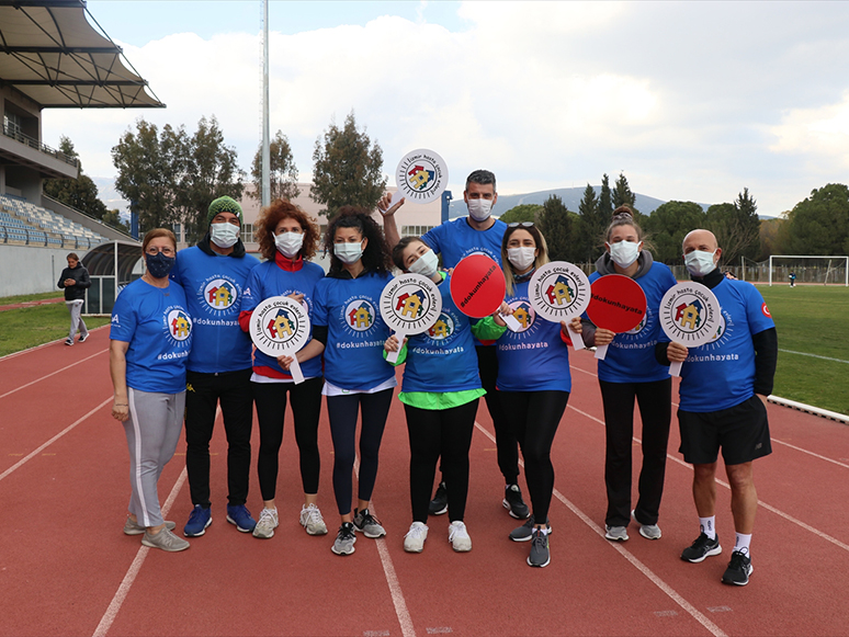 Kanseri Yenen Ceylin Sanal Maratonda Tedavisi Süren Çocuklara Yardım İçin Piste Çıktı