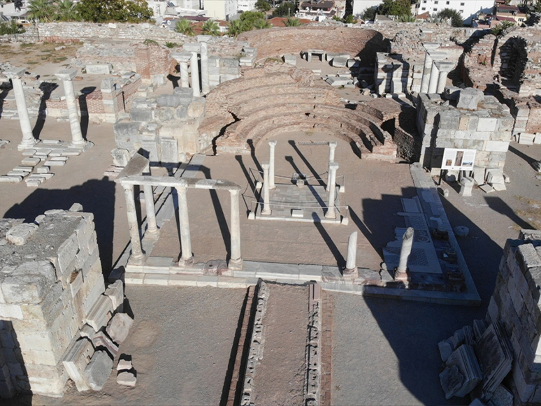 Ayasuluk Tepesi Kazılarında Roma İmparatoru Theodosius Dönemi Buluntularına Ulaşıldı