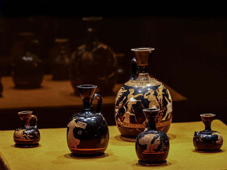 2 Bin 600 Yıllık Parfüm Şişeleri İlk Kez Sergileniyor